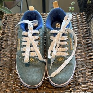 Heelys Kids blue Denim Sneakers kids size 1